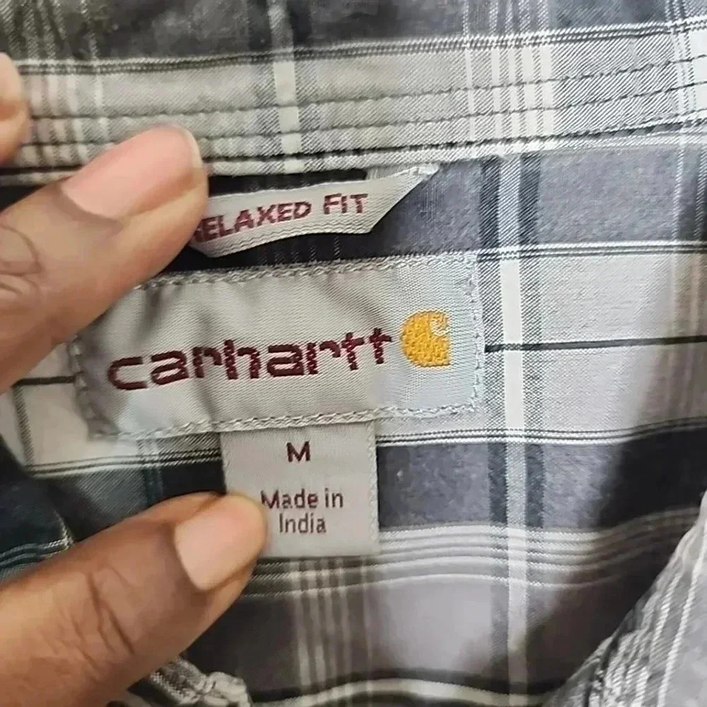 Carhartt relaxed fit plaid short sleeve Button up Shirt.  Size Medium - Picture 4 of 7